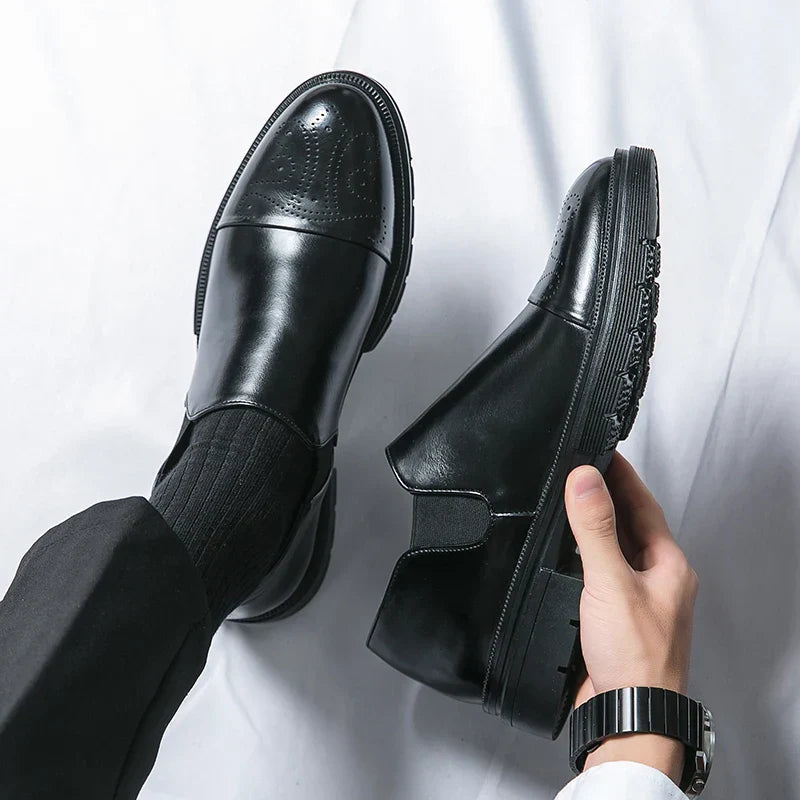 Męskie buty typu slip-on z elastycznymi panelami bocznymi i wyściełaną wkładką
