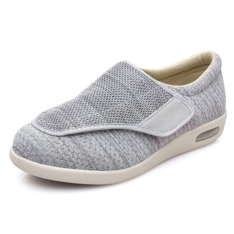 Męskie buty o szerokim kroju z regulowanym paskiem i amortyzowaną wkładką