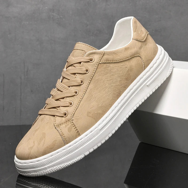 Męskie sneakersy z przeszyciami na cholewce i schludnym, wyprofilowanym kształtem
