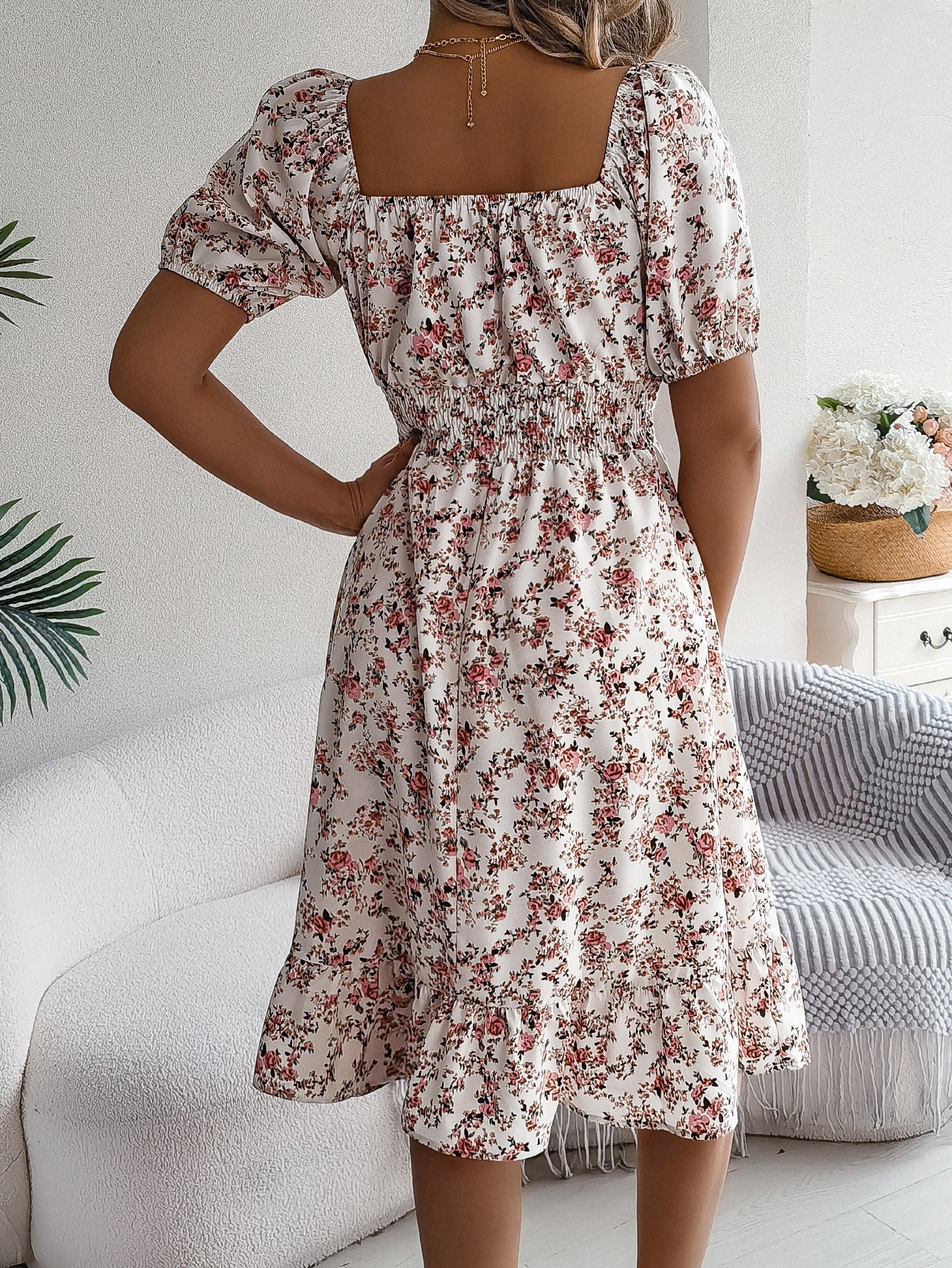Damska Letnia Sukienka w Kwiaty z Kwadratowym Dekoltem Falbanami i Wysokim Stanem
