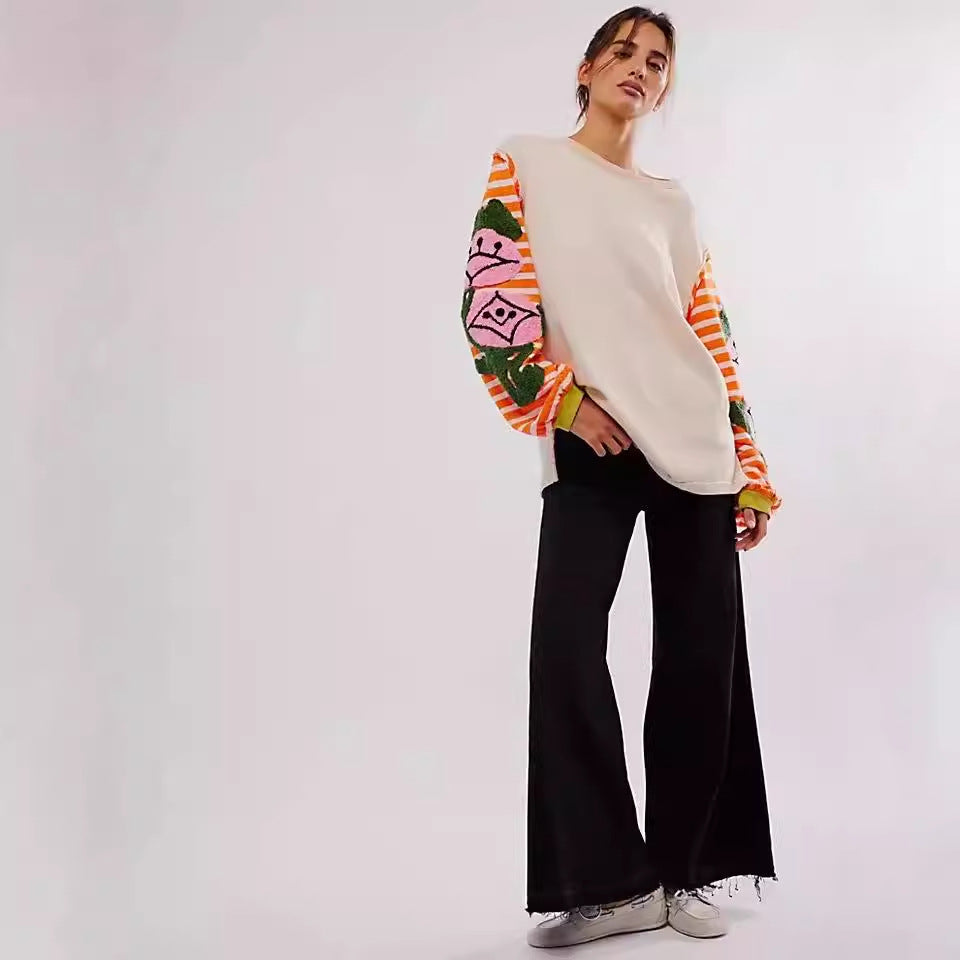 Damski Wiosenny Sweter w Paski z Haftem i Naszywanymi Panelami