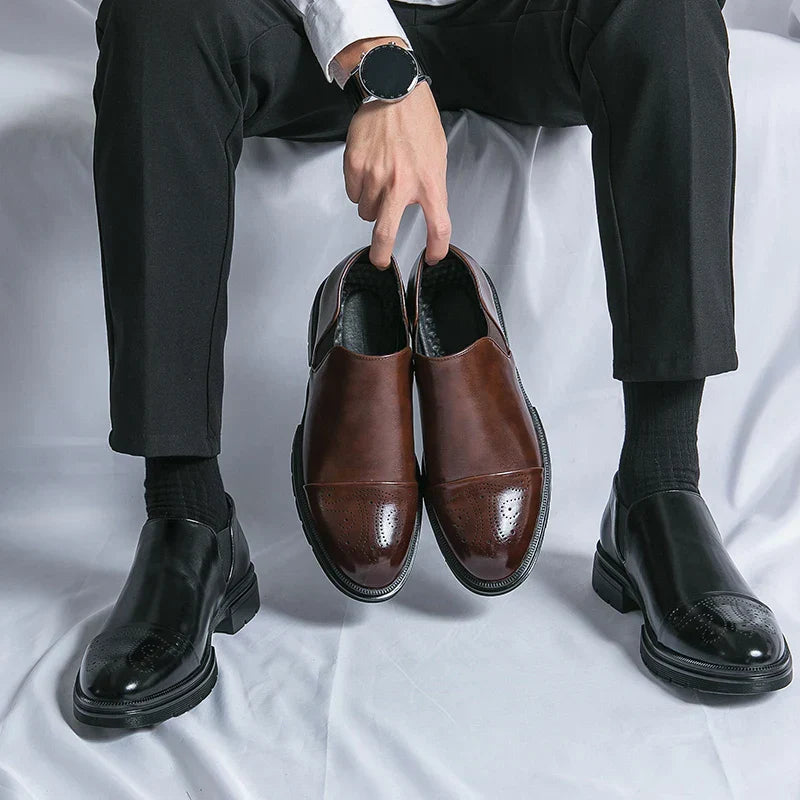Męskie buty typu slip-on z elastycznymi panelami bocznymi i wyściełaną wkładką