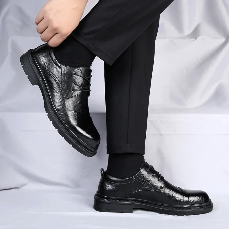 Męskie Buty Formalne z Burniszowaną Cholewką i Podeszwą Typu Lug