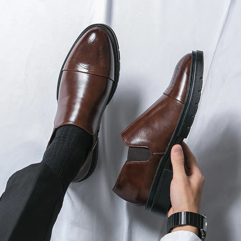 Męskie buty typu slip-on z elastycznymi panelami bocznymi i wyściełaną wkładką