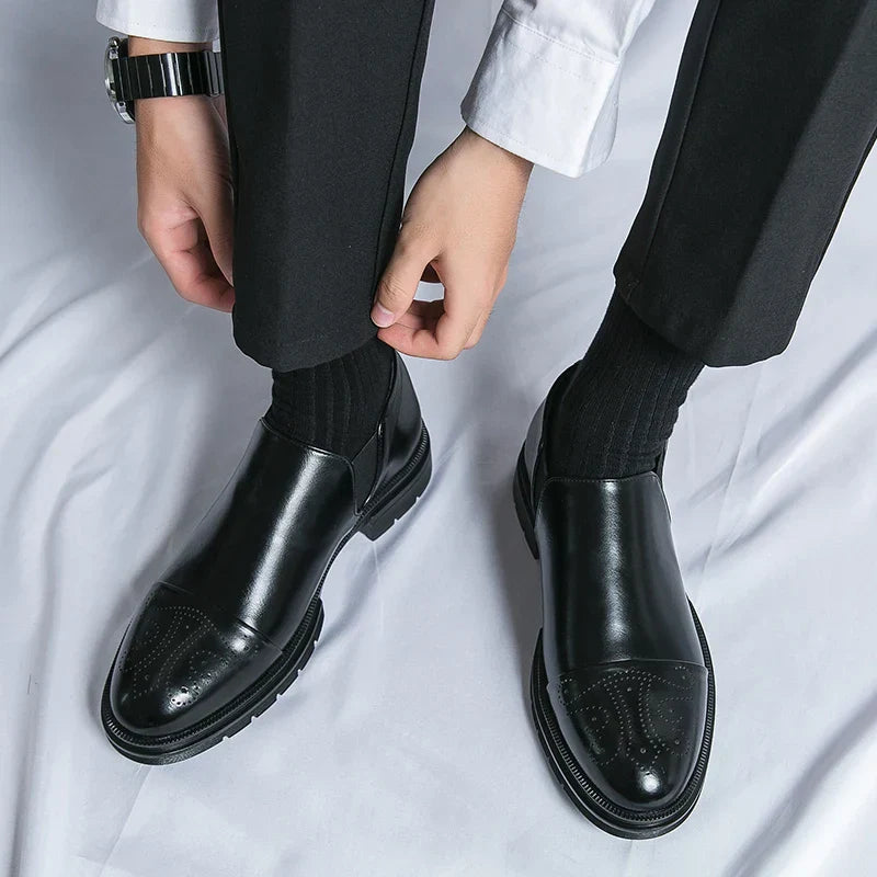 Męskie buty typu slip-on z elastycznymi panelami bocznymi i wyściełaną wkładką