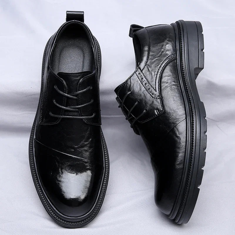 Męskie Buty Formalne z Burniszowaną Cholewką i Podeszwą Typu Lug