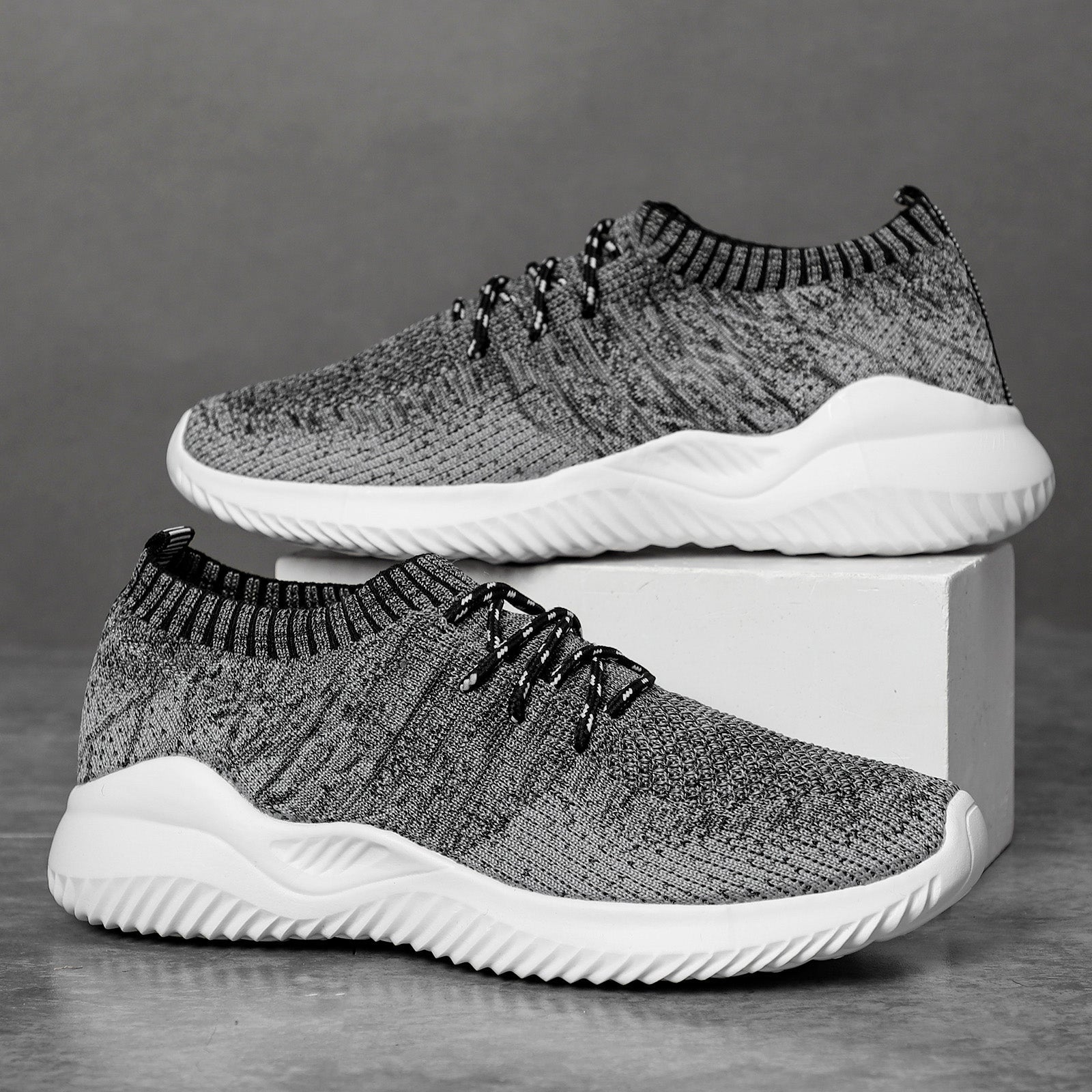 Męskie sneakersy z siateczki z elastycznym kołnierzem i gumową podeszwą