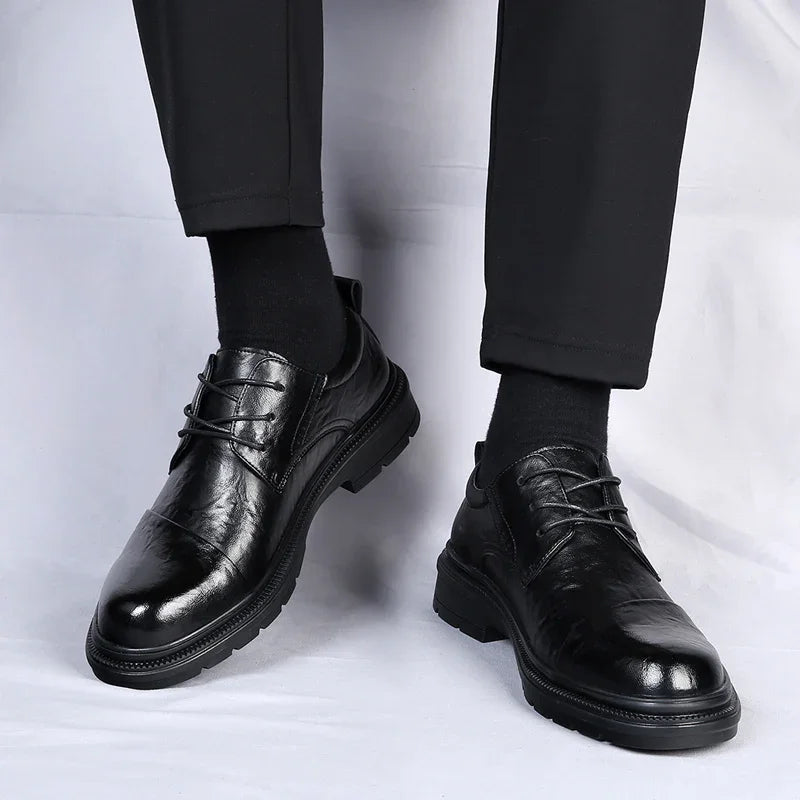 Męskie Buty Formalne z Burniszowaną Cholewką i Podeszwą Typu Lug