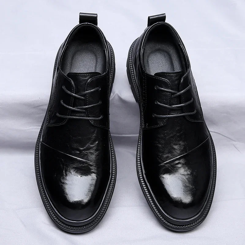 Męskie Buty Formalne z Burniszowaną Cholewką i Podeszwą Typu Lug