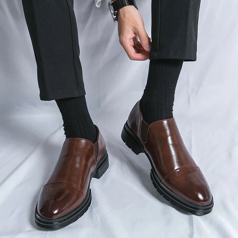 Męskie buty typu slip-on z elastycznymi panelami bocznymi i wyściełaną wkładką