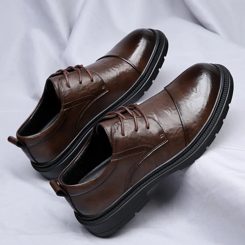 Męskie Buty Formalne z Burniszowaną Cholewką i Podeszwą Typu Lug