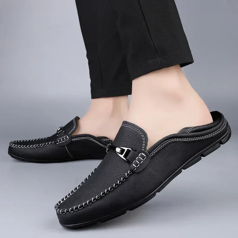 Męskie loafersy z metalową ozdobą i gumową podeszwą