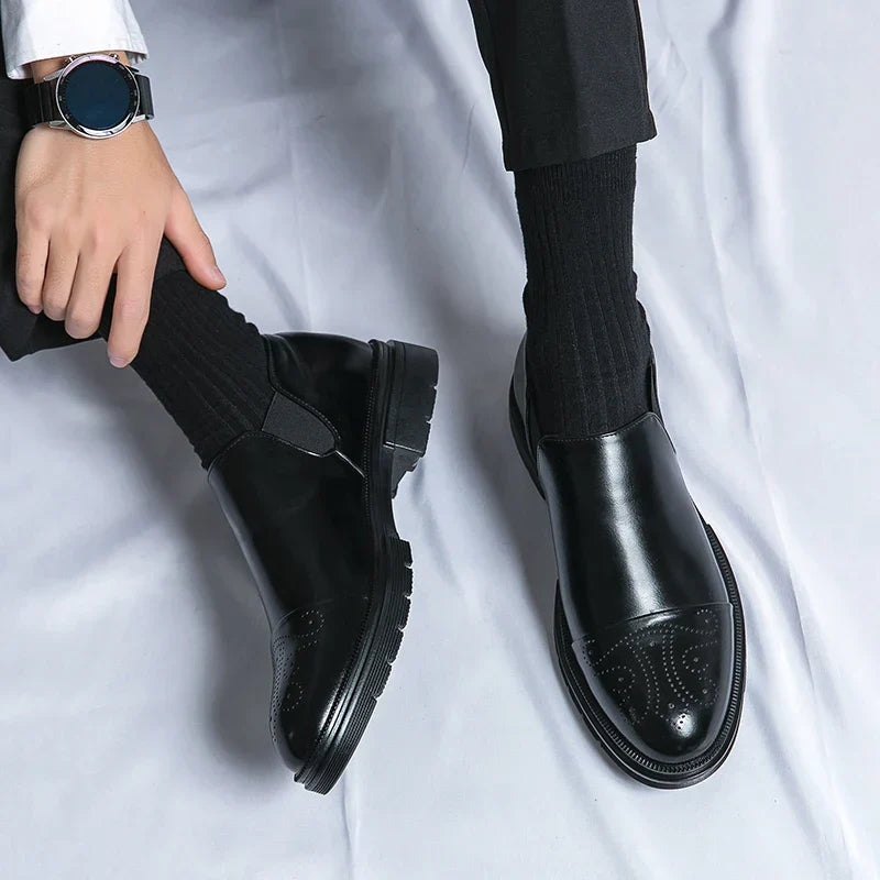 Męskie buty typu slip-on z elastycznymi panelami bocznymi i wyściełaną wkładką