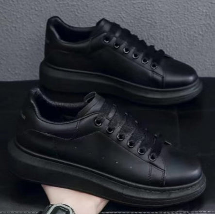 Męskie buty sportowe z okrągłym noskiem, płaską podeszwą i kolorowym przeszyciem