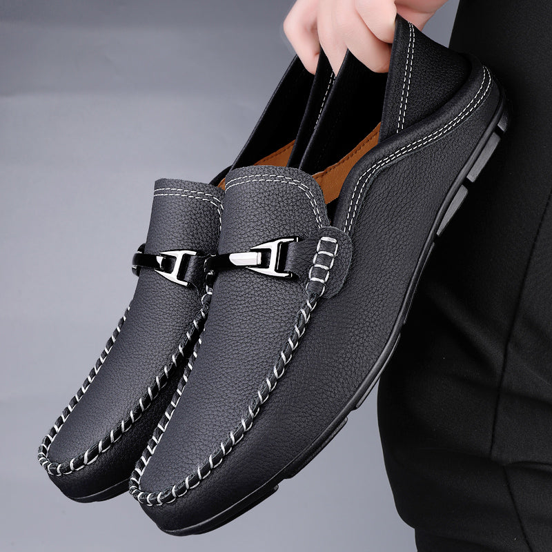 Męskie loafersy z metalową ozdobą i gumową podeszwą