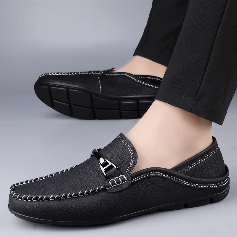 Męskie loafersy z metalową ozdobą i gumową podeszwą
