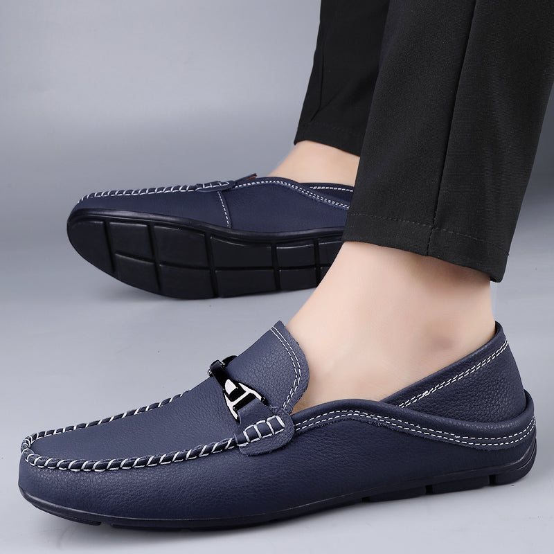 Męskie loafersy z metalową ozdobą i gumową podeszwą